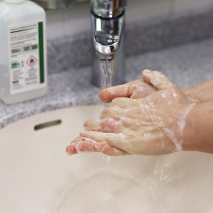 umývanie rúk dezinfekčným mydlom, gélom. Ako si vyrobiť dezinfekčný gél