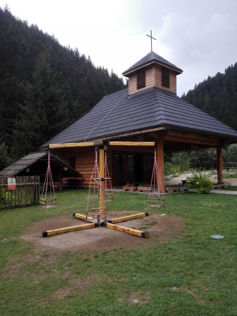 drevená kaplnka v Čutkovskej doline, pri kolibe U dobrého pastiera
