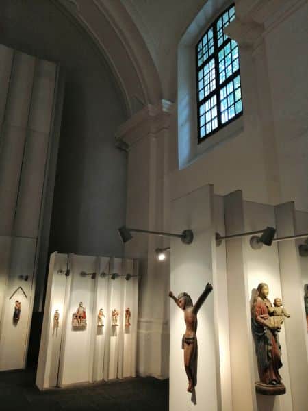 V interieri Slanického kostola je dnes galéria