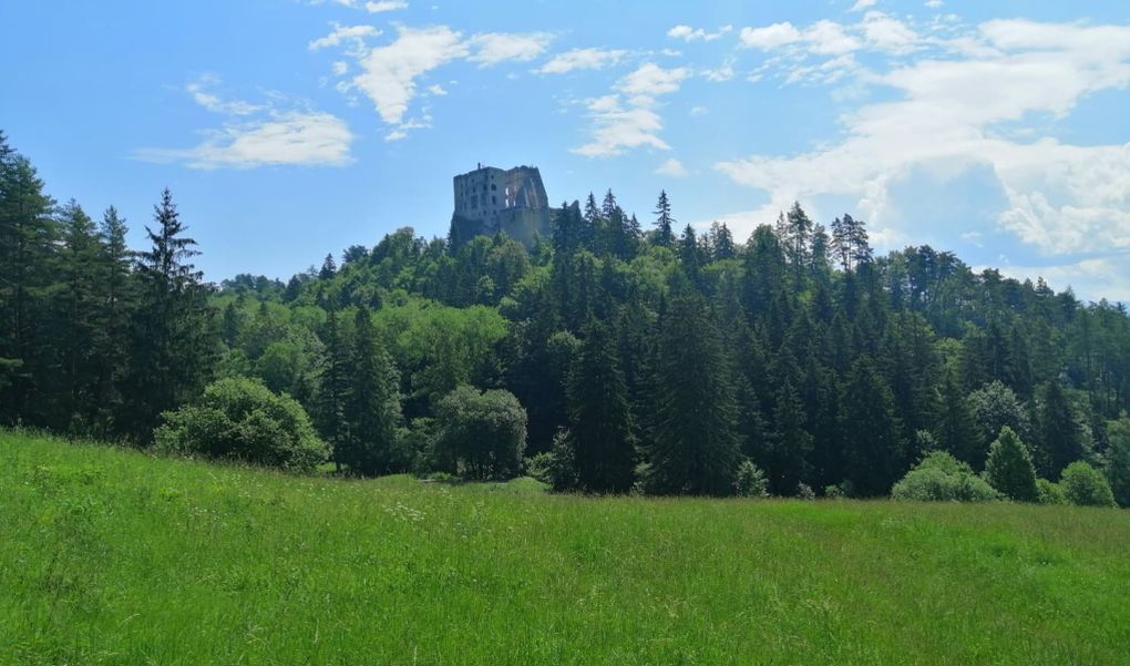 Hrad Likava v Likavke je najväčším hradom na Liptove