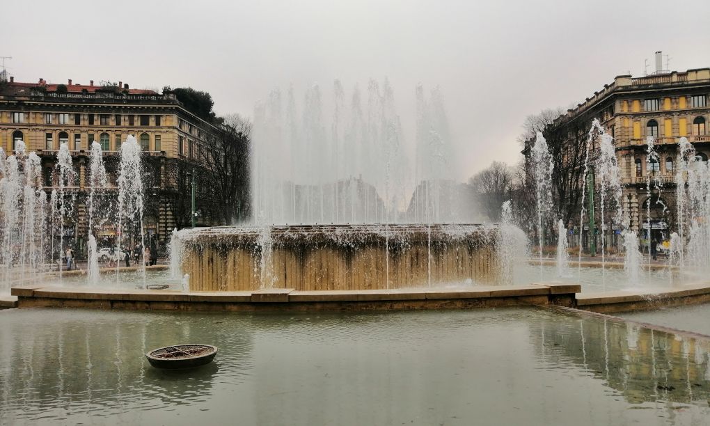 fontána pri hrade Sforzesco 