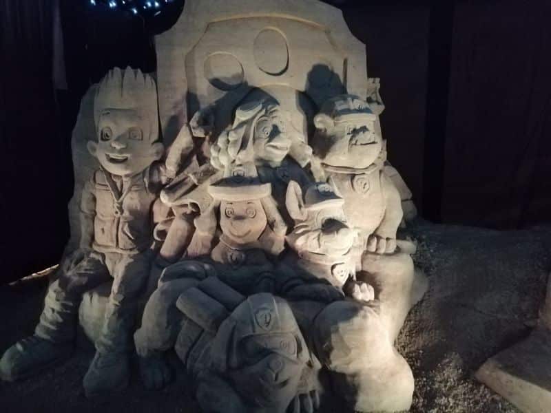 Kráľovstvo Hrabovo - sochy z piesku Labková patrola